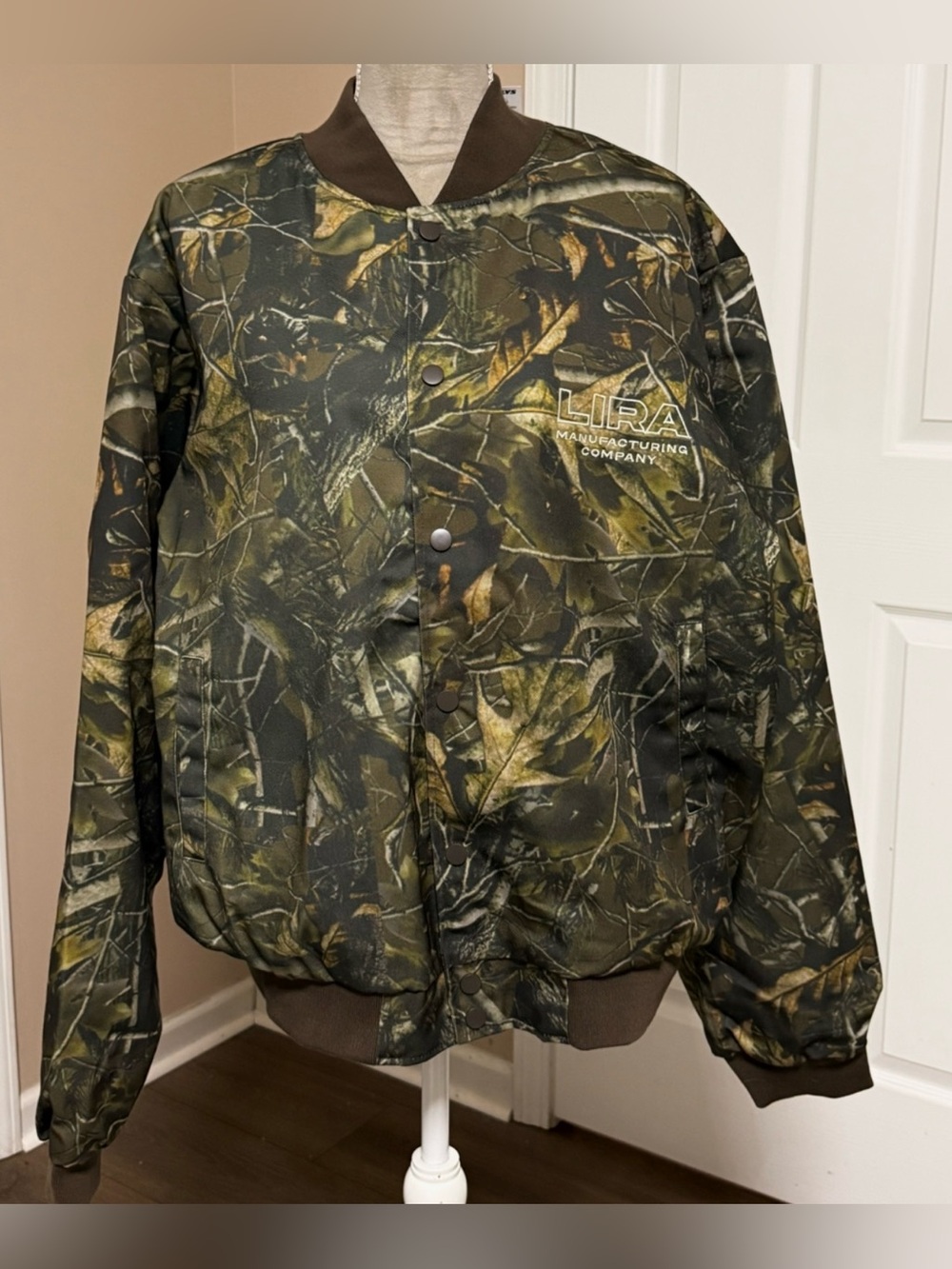 Men’s LIRA camo bomber jacket insulated lined snap front size Large